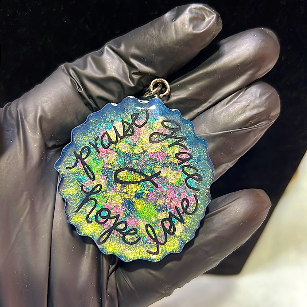 Resin keychain: “Praise, Grace, Hope, Love”